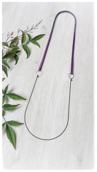 Image 4 of I FILI collana - viola ESSENZIALE bronzo