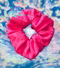 Image 1 of Fuchsia leopard super scrunchie 💖🐆