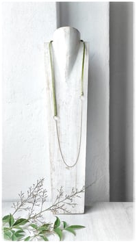 Image 1 of I FILI collana - verde pistacchio ESSENZIALE oro