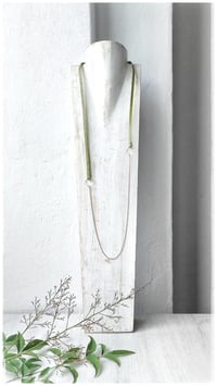 Image 2 of I FILI collana - verde pistacchio ESSENZIALE oro