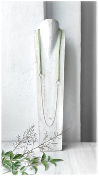 Image 1 of I FILI collana - verde acido ESSENZIALE oro