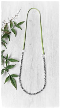 Image 2 of I FILI collana - Verde acido CONTEMPORANEA ziggy