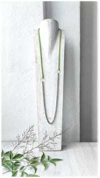 Image 1 of I FILI collana - Verde acido CONTEMPORANEA ziggy