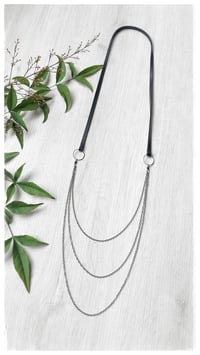 Image 4 of I FILI collana - Nero CASCATA Gunmetal