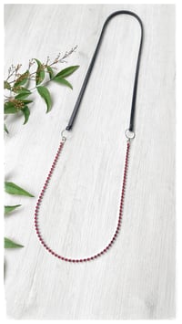 Image 2 of I FILI collana - nero CRISTALLO rosso