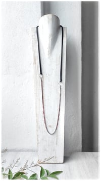 Image 1 of I FILI collana - nero CRISTALLO rosso