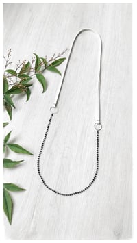 Image 3 of I FILI collana - Bianco CRISTALLO nero