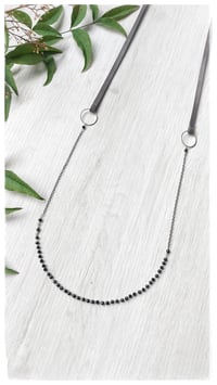 Image 4 of I FILI collana - Grigio scuro CRISTALLO nero