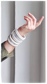 Image 4 of Bracciale bangle artigianale in pelle ESSENTIAL MEDIUM- Artico