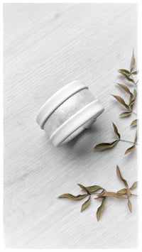 Image 2 of Bracciale bangle artigianale in pelle ESSENTIAL MEDIUM- Artico