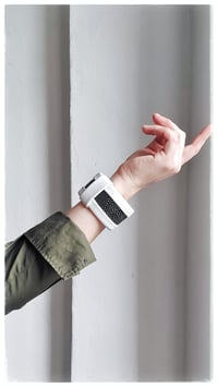 Image 9 of Bracciale bangle artigianale in pelle ESSENTIAL MEDIUM- White Ray