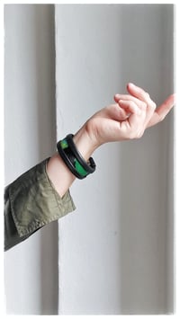 Image 8 of Bracciale bangle artigianale in pelle ESSENTIAL SMALL - Fresh Eden