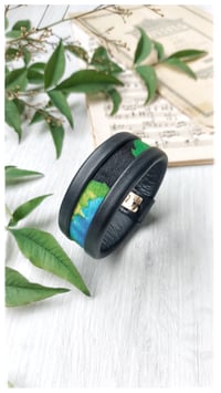 Image 11 of Bracciale bangle artigianale in pelle ESSENTIAL SMALL - Fresh Eden