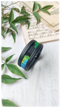 Image 2 of Bracciale bangle artigianale in pelle ESSENTIAL SMALL - Fresh Eden