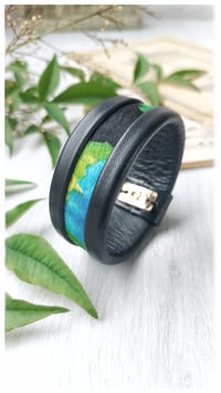 Image 12 of Bracciale bangle artigianale in pelle ESSENTIAL SMALL - Fresh Eden