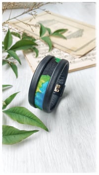 Image 1 of Bracciale bangle artigianale in pelle ESSENTIAL SMALL - Fresh Eden