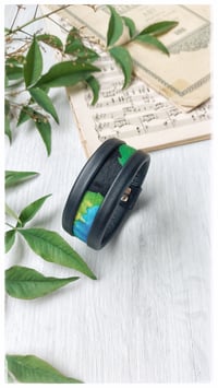 Image 7 of Bracciale bangle artigianale in pelle ESSENTIAL SMALL - Fresh Eden