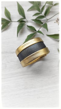 Image 6 of Bracciale bangle artigianale in pelle ESSENTIAL MEDIUM- Iper Gold