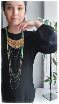 Image 12 of Collana in pelle artigianale MEDEA CHAINS -Gold