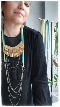 Image 13 of Collana in pelle artigianale MEDEA CHAINS -Gold