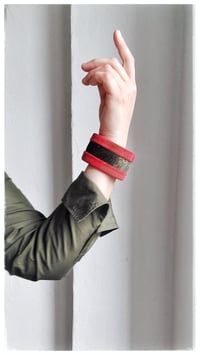Image 4 of Bracciale bangle artigianale in pelle ESSENTIAL MEDIUM- Oriente 