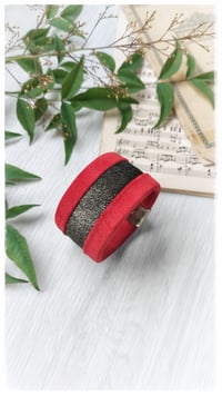 Image 3 of Bracciale bangle artigianale in pelle ESSENTIAL MEDIUM- Oriente 