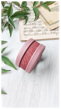 Image 14 of Bracciale bangle artigianale in pelle ESSENTIAL MEDIUM- Rosa Damasco