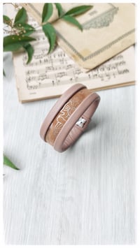 Image 6 of Bracciale bangle artigianale in pelle ESSENTIAL SMALL- Nude Damasco