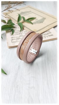Image 2 of Bracciale bangle artigianale in pelle ESSENTIAL SMALL- Nude Damasco