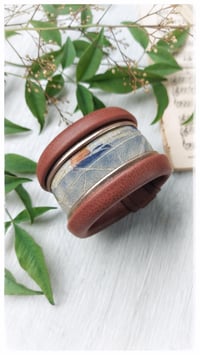Image 8 of Bracciale bangle artigianale in pelle ANTIOPE KING - Indaco Fondente