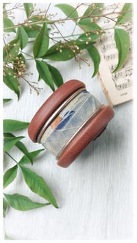 Image 14 of Bracciale bangle artigianale in pelle ANTIOPE KING - Indaco Fondente