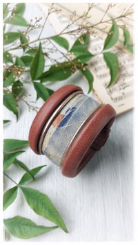 Image 1 of Bracciale bangle artigianale in pelle ANTIOPE KING - Indaco Fondente
