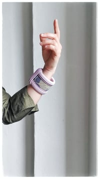 Image 6 of Bracciale bangle artigianale in pelle ANTIOPE KING - Indaco Infinito
