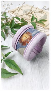 Image 19 of Bracciale bangle artigianale in pelle ANTIOPE KING - Indaco Infinito