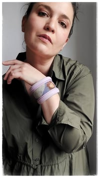 Image 8 of Bracciale bangle artigianale in pelle ANTIOPE KING - Indaco Infinito
