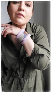 Image 21 of Bracciale bangle artigianale in pelle ANTIOPE KING - Indaco Infinito