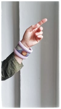 Image 13 of Bracciale bangle artigianale in pelle ANTIOPE KING - Indaco Infinito
