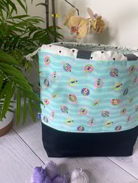 Image 5 of Grand sac à projet taille L , poche avant: Les baigneuses