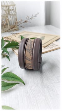 Image 3 of Bracciale bangle artigianale in pelle ANTIOPE MEDIUM - Caffè amaro