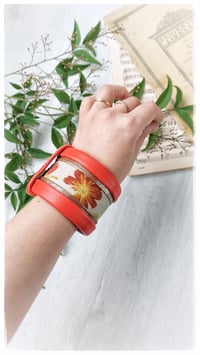 Image 7 of Bracciale bangle artigianale in pelle ANTIOPE KING - Flora Intenso