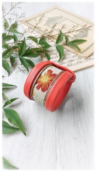 Image 18 of Bracciale bangle artigianale in pelle ANTIOPE KING - Flora Intenso