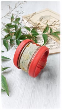 Image 16 of Bracciale bangle artigianale in pelle ANTIOPE KING - Flora Intenso