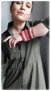 Image 14 of Bracciale bangle artigianale in pelle ESSENTIAL MEDIUM- Flora Intenso