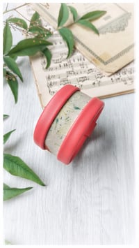 Image 10 of Bracciale bangle artigianale in pelle ESSENTIAL MEDIUM- Flora Intenso