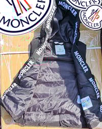 Image 4 of Mens. MONA body warmer 1:1