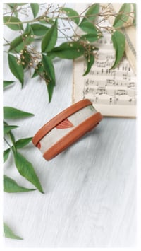 Image 3 of Bracciale bangle artigianale in pelle ESSENTIAL SMALL- Flora mattone