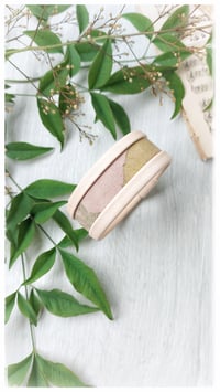 Image 4 of Bracciale bangle artigianale in pelle ESSENTIAL SMALL- Anima Fiorita Pesca
