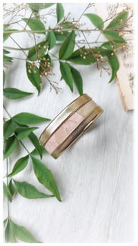 Image 7 of Bracciale bangle artigianale in pelle ESSENTIAL SMALL- Anima Fiorita Oro