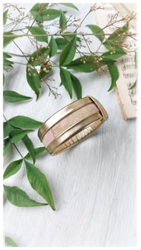 Image 9 of Bracciale bangle artigianale in pelle ESSENTIAL SMALL- Anima Fiorita Oro