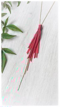 Image 4 of Collana artigianale in pelle SPARROW small - "Strawberry"